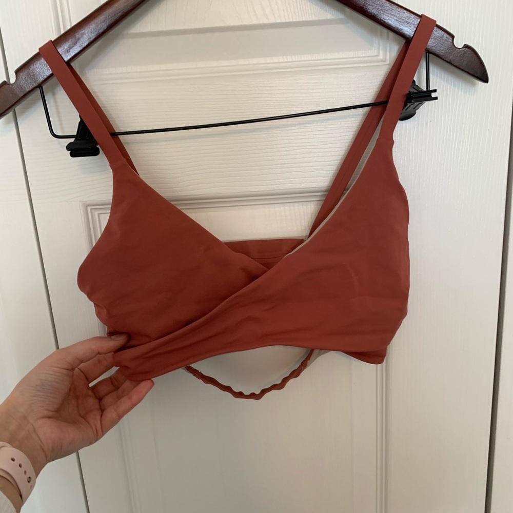 Lululemon size 4 crisscross front sports bra